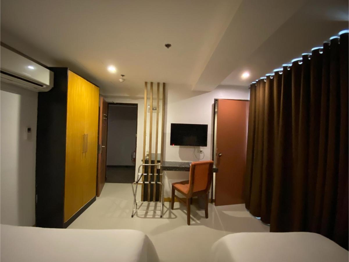 Capital O 820 Guijo Suites Makati Manila Exteriér fotografie
