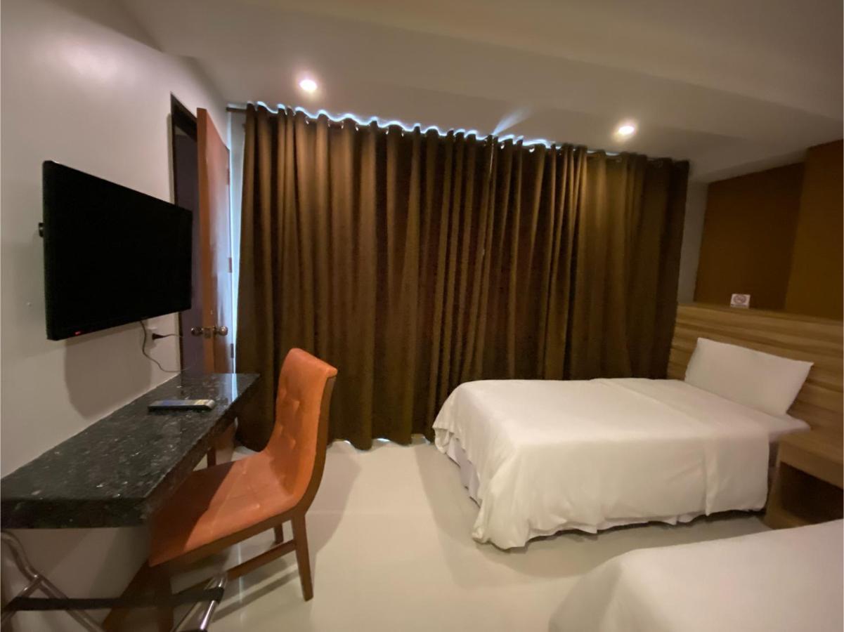 Capital O 820 Guijo Suites Makati Manila Exteriér fotografie