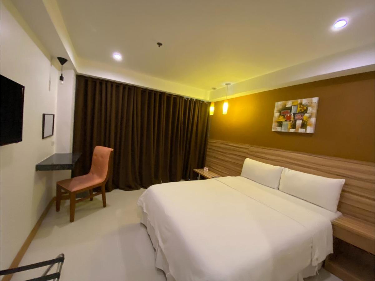 Capital O 820 Guijo Suites Makati Manila Exteriér fotografie