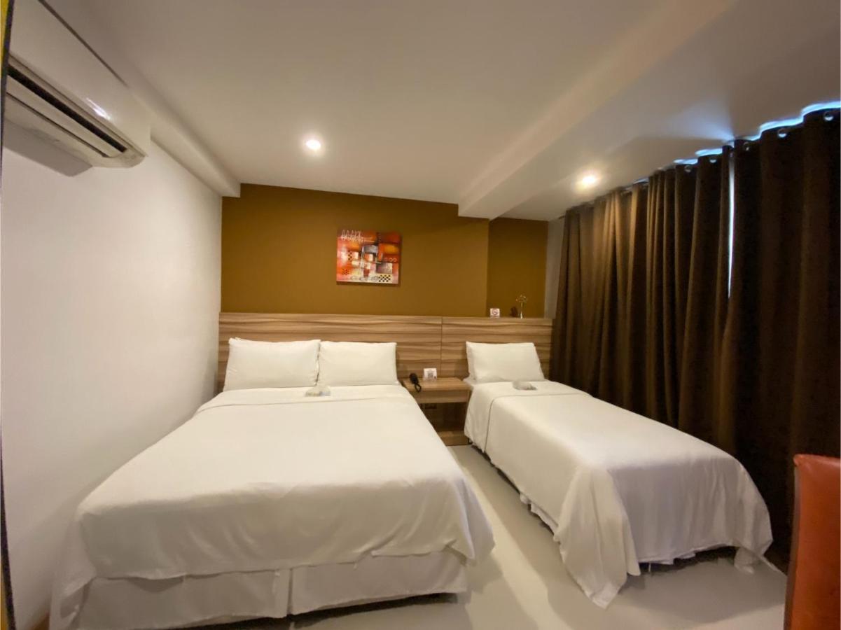 Capital O 820 Guijo Suites Makati Manila Exteriér fotografie