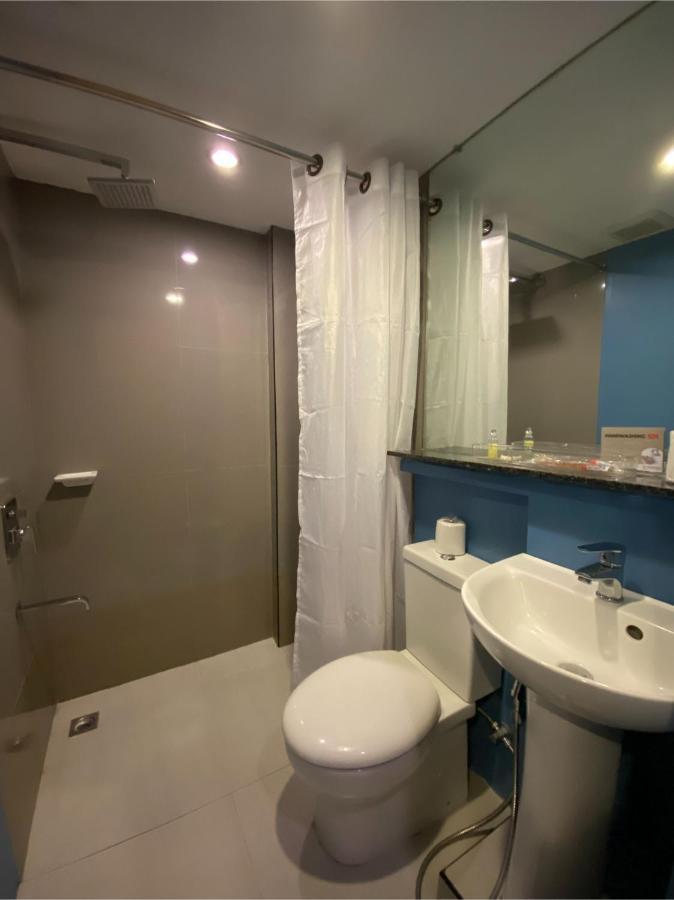 Capital O 820 Guijo Suites Makati Manila Exteriér fotografie